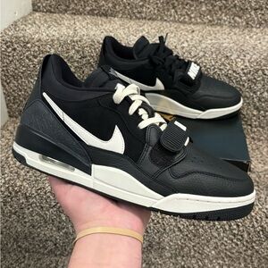 Air Jordan legacy 312 Low NEW size 9. Black & white.